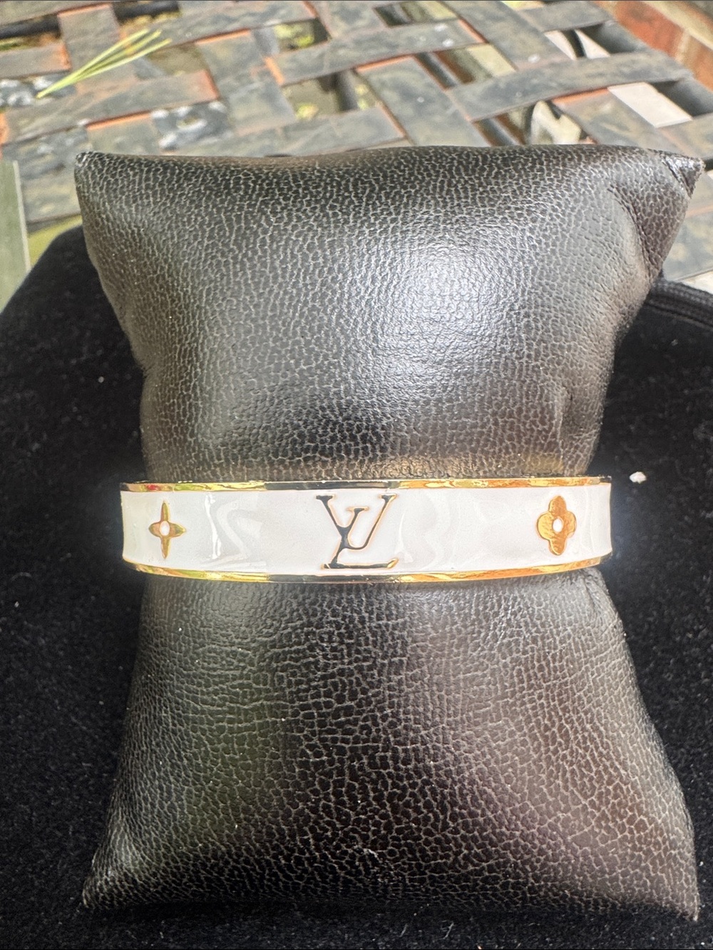 Bracelet White enamal and Gold tone Enamel Bracelet